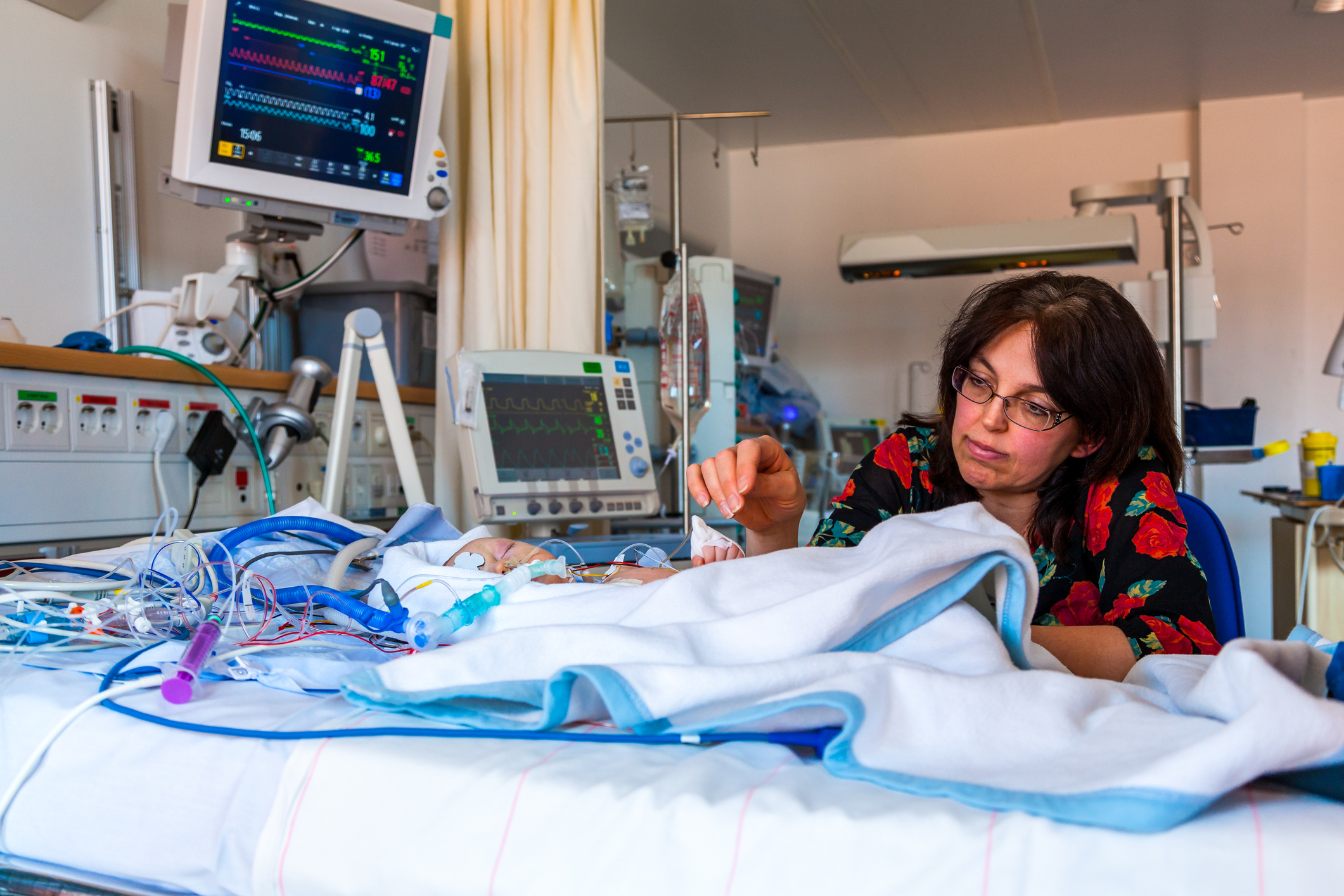10 steps to minimize stress in the NICU for parents and staff